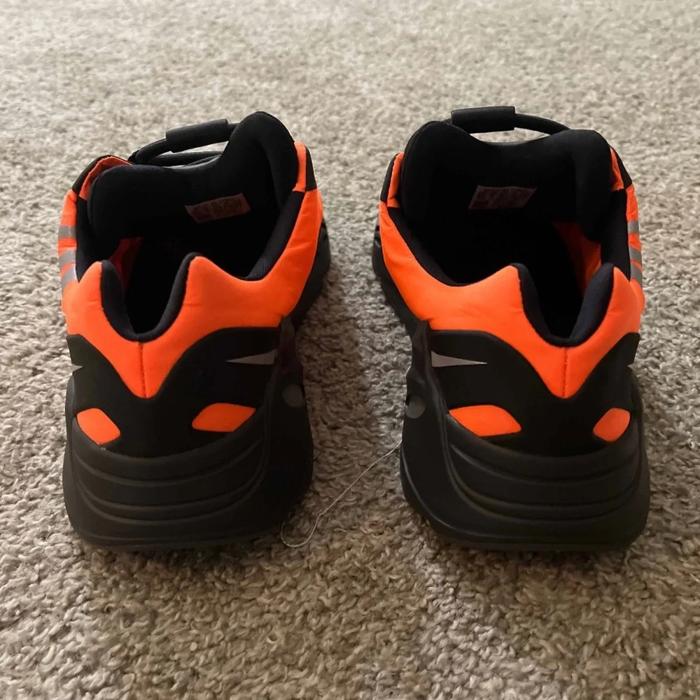 Yeezy 700 MNVM orange - Picture 2 of 6